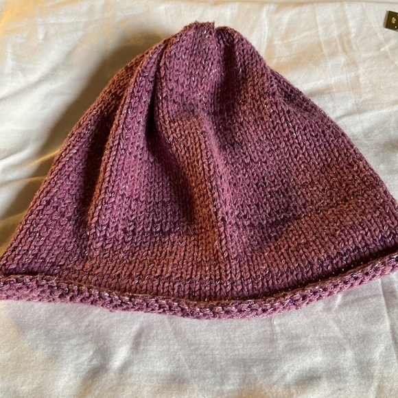 🦄 PURPLE Rolled Edge Beanie with Metallic Threading - Picture 5 of 9